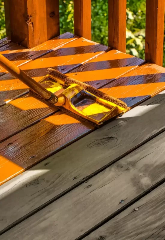 61143cb0cbafa89dbcfcd961_Decking staining