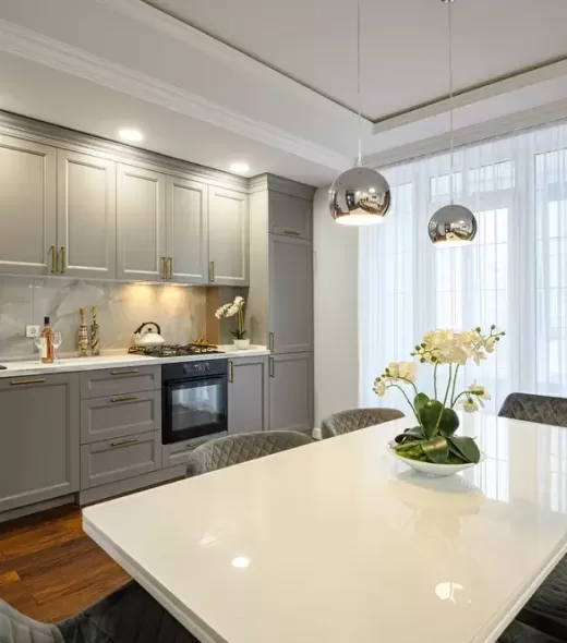 Luxury,Grey,And,White,Contemporary,Classic,Kitchen,Interior,With,Dining